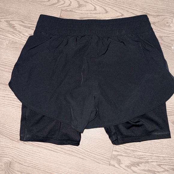 Layer 8 Women's Black Athletic Running Shorts Medium - Picture 2 of 4
